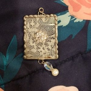 Double sided clear pendant